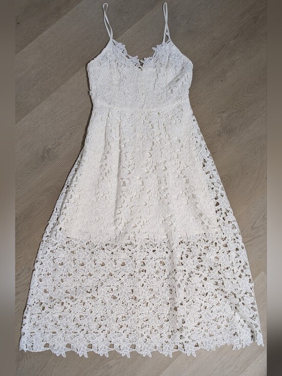 Astr Dresses & Skirts - Gorgeous White Floral Lace Spaghetti Strap Midi/Maxi Dress Size M Astr The Label
